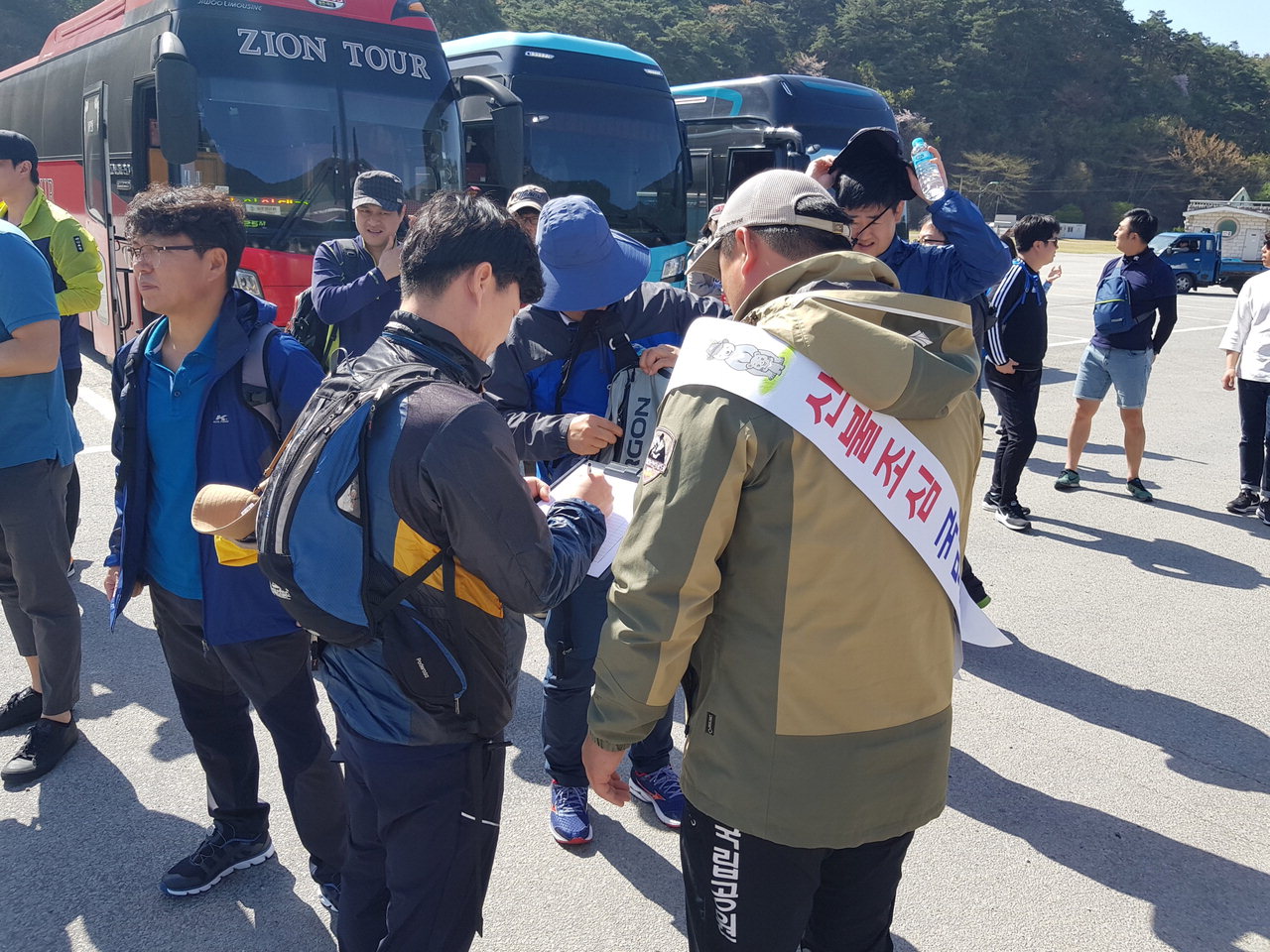국립공원 관리공단 속리산 국립공원사무소(소장 홍대의)는 21일 봄철 산불예방을 위해 속리산시외버스터미널에서 산불예방 홍보캠페인을 실시했다.