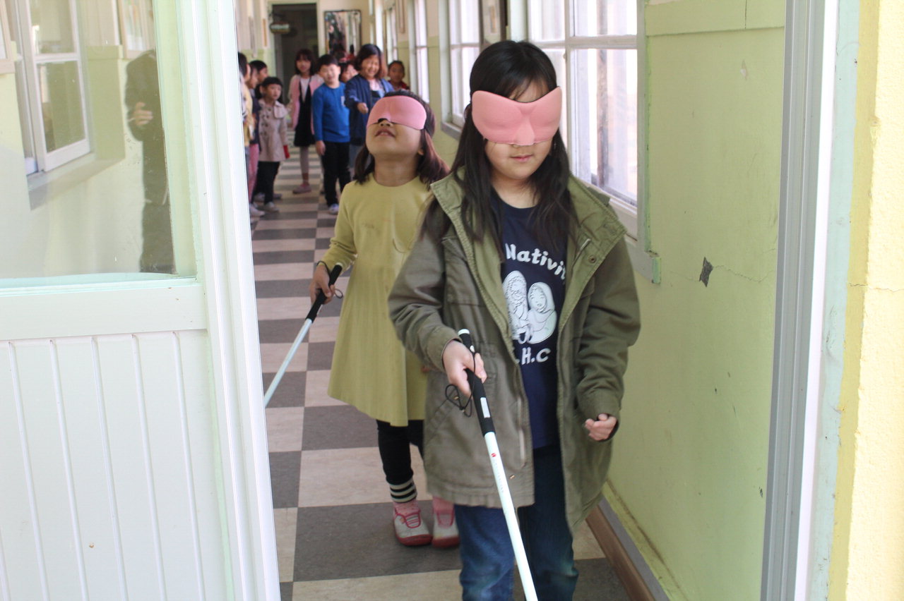 보은 세중초등학교(교장 전순억)는 26일 제38회 장애인의 날을 기념하는 장애이해교육을 실시했다.