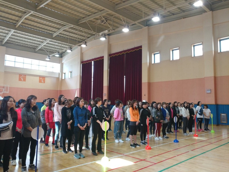 천안가온초등학교는 2018학년도 학부모 피구대회가 성황리에 개최했다.