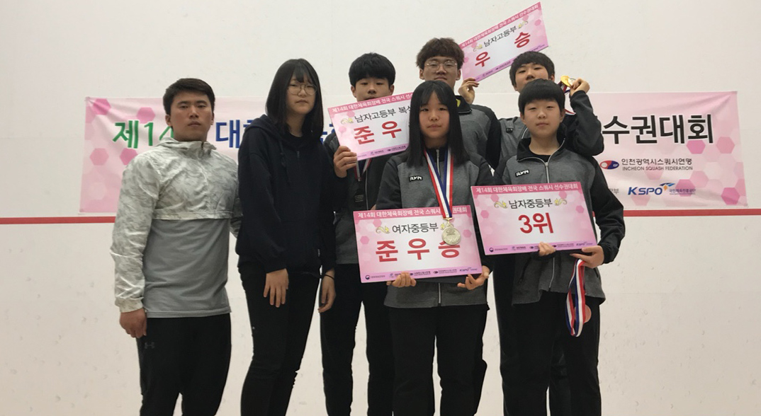 제14회 대한체육회장배 전국 스쿼시선수권대회에 출전한 충북선수들이 메달을 휩쓸었다. /충북스쿼시연맹 제공
