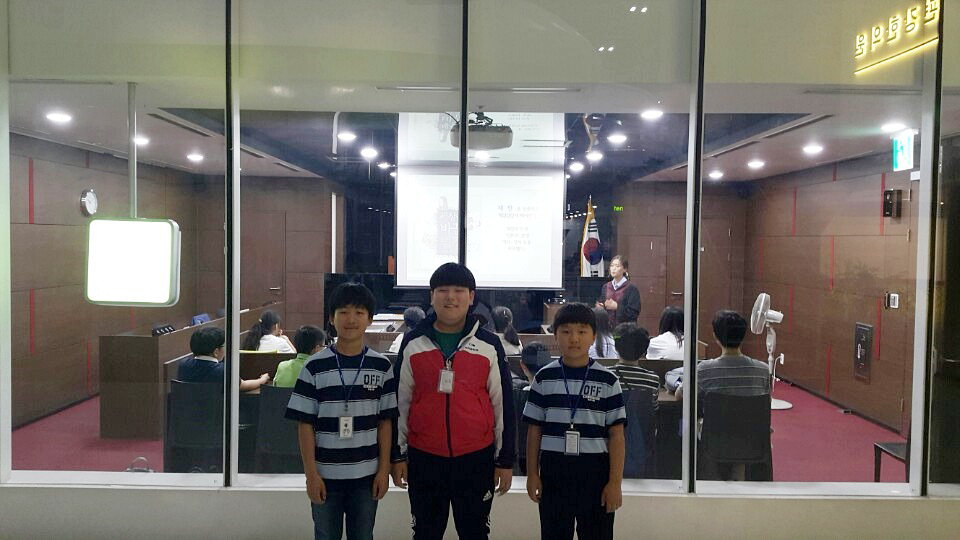 괴산 장연초(교장 이수호) 전교생은 15일 스승의 날을 맞아 성남 잡월드와 서울 대법원 견학 프로그램에 참가했다.