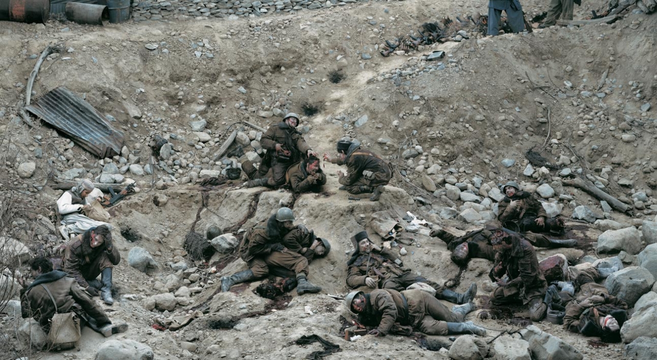 Jeff Wall-Dead Troops Talk (a vision after an ambush of a Red Army Patrol, near Moqor, Afghanistan, winter 1986)-transparency in lightbox-228.92x416.88cm. 1992