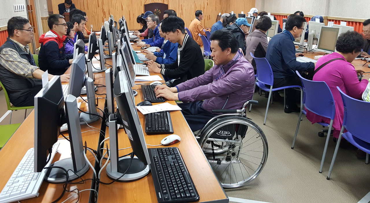 제천장애인종합복지관(관장 오재원)이 정보화 교육의 성취감과 정보습득 능력 향상을 위해 오는 30일 충북 북부지역 장애인IT경진대회를 개최한다.