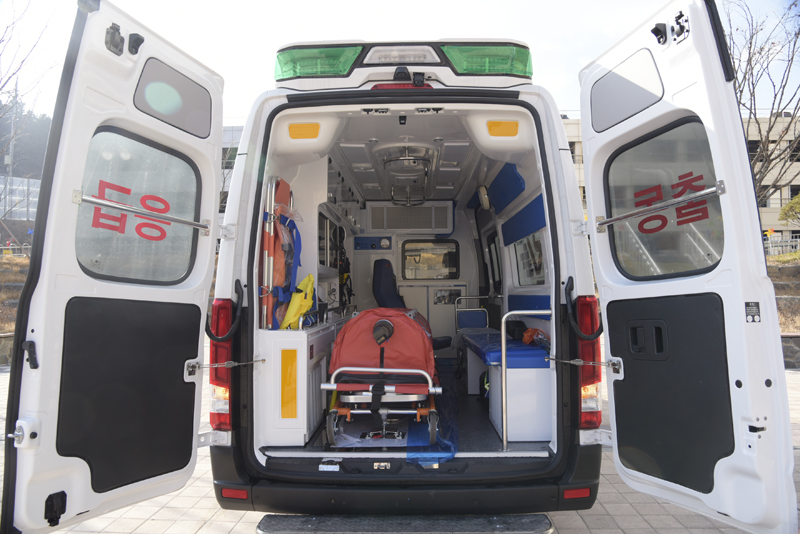 충북대학교병원이 충북에서는 유일한 '재난·감염병 위기 대응 구급차'를 도입했다.