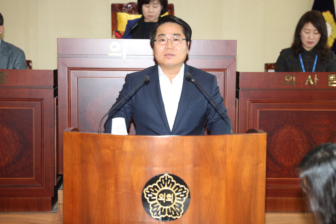 오세현 아산시장은 지난 23일 본회의장에서 열린 2019년 예산안에 대해 시정연설을 했다. / 아산시