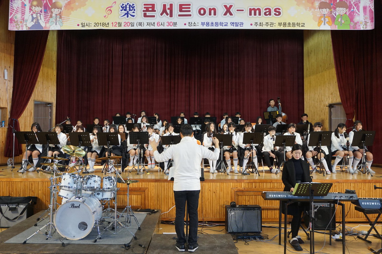 20일 부용리코더오케스트라 정기연주회가 교내 체육관에서 개최됐다. / 부용초