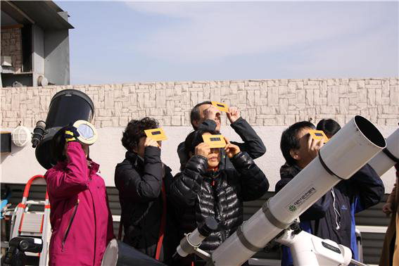 대전시민천문대는 오는 6일 부분일식 관측행사를 개최한다. / 대전시