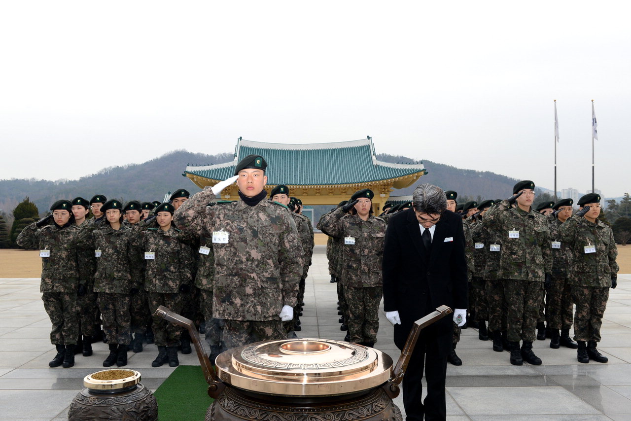 국군간호사관학교 예비생도(90명)들은 15일 대전현충원을 방문해 순국선열과 호국영령을 참배했다. / 대전현충원