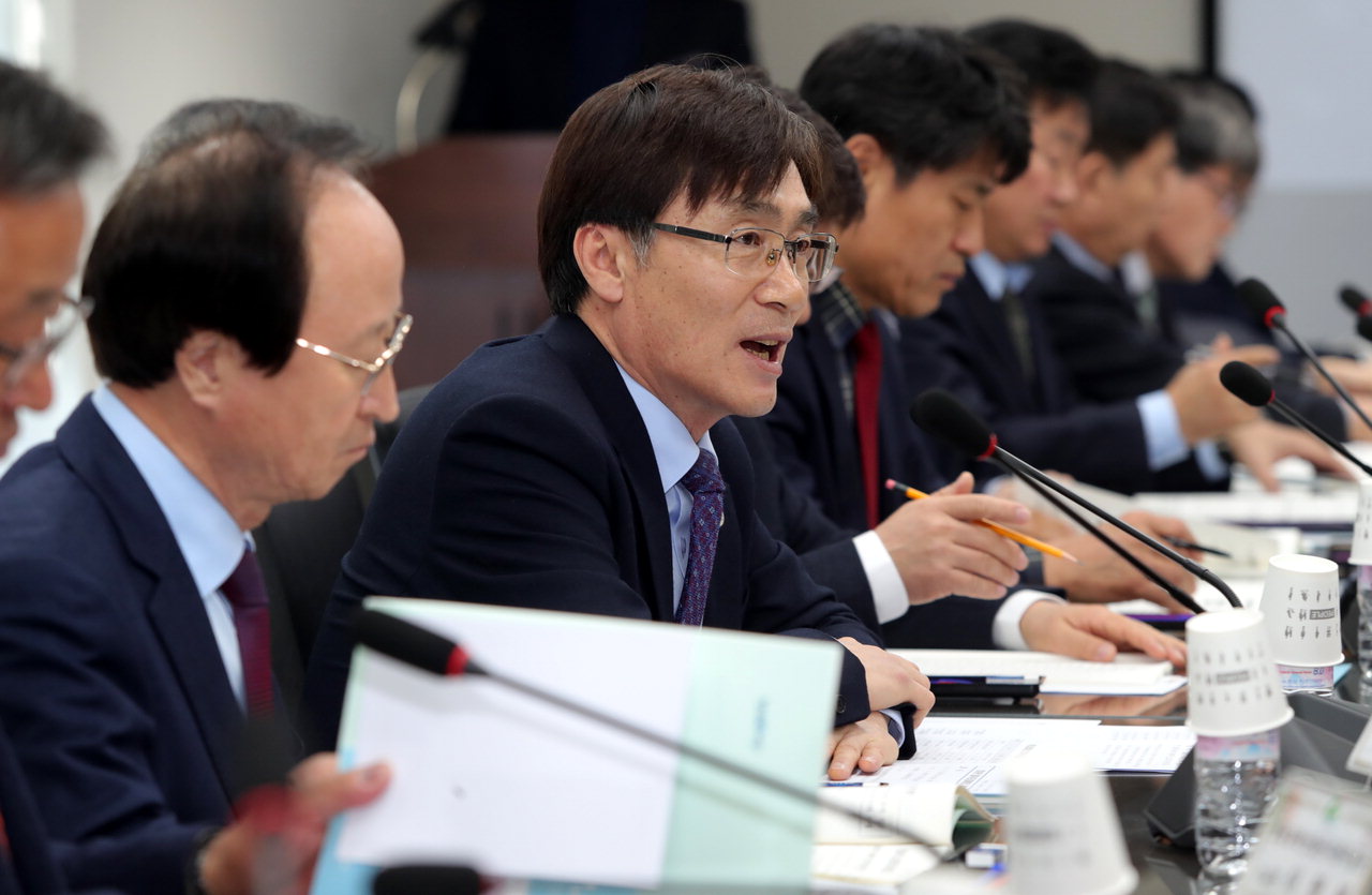 충북도는 21일 충북연구원 중회의실에서 올 들어 첫 목요경제회의를 개최했다.