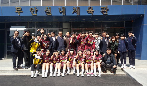 청주일신여자고등학교 핸드볼팀이 '2019 협회장배 전국 중·고 핸드볼 선수권대회'에서 우승을 차지했다. /충북체육회