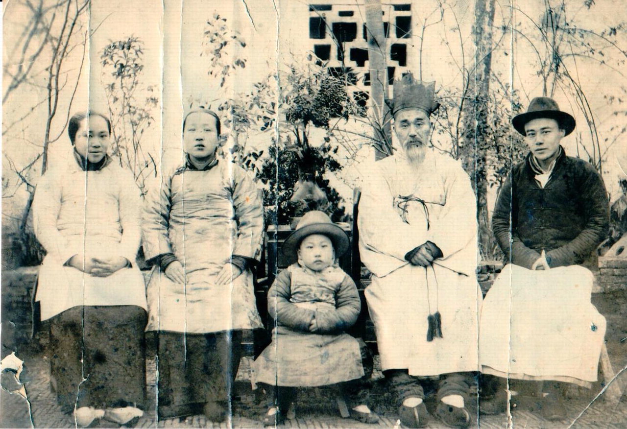 중국 난퉁에서 촬영된 것으로 알려진 창강 김택영의 가족 사진. 독립기념관