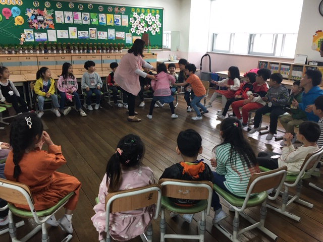 천안인애학교와 소망초등학교 학생들이 통합수업에 참여하고 있다. 천안교육지원청