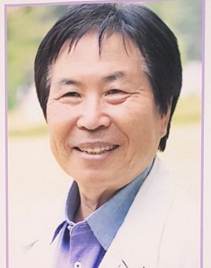 올해의 수필인상을 수상하는 김홍은 수필가.