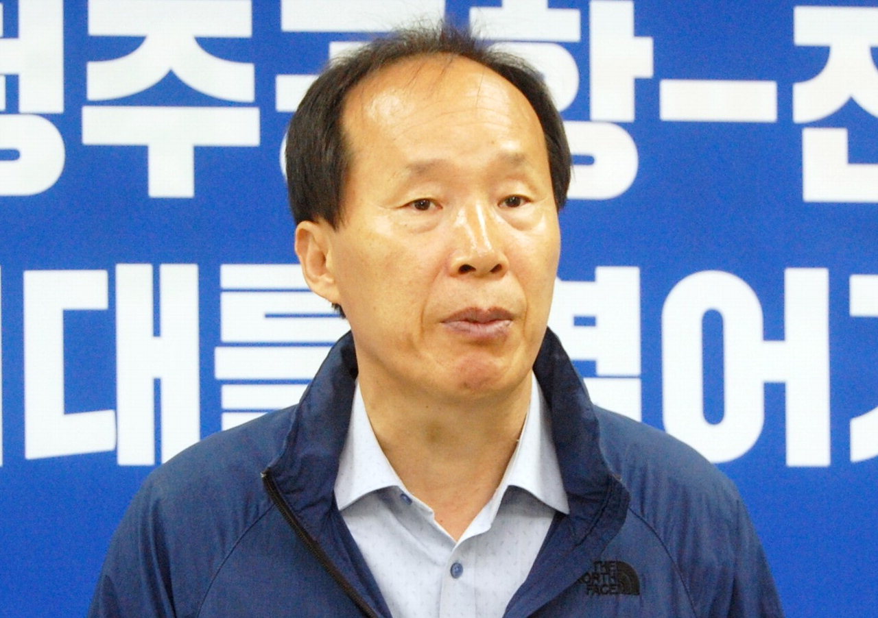 충북도의회 이수완 도의원은 2일 본인 소유 덕산면 축사와 진천읍 상가의 불법 증개축 논란에 대해 공식 사과했다.