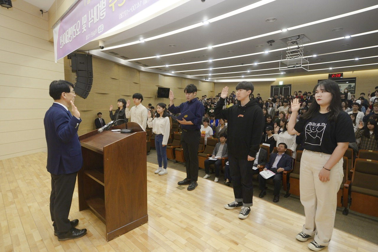 제천 세명대가 지난 20일 학술관에서 '2019 자기설계 해외 배낭연수' 발대식을 가졌다./세명대 제공