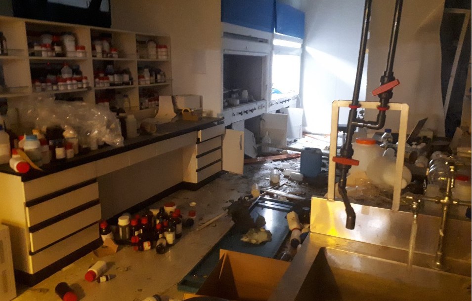 21일 오후 2시 25분께 청주시 청원구 오창읍의 한 반도체 부품 생산 업체 실험실에서 폭발사고가 발생해 3명이 다쳤다. /청주동부소방서 제공