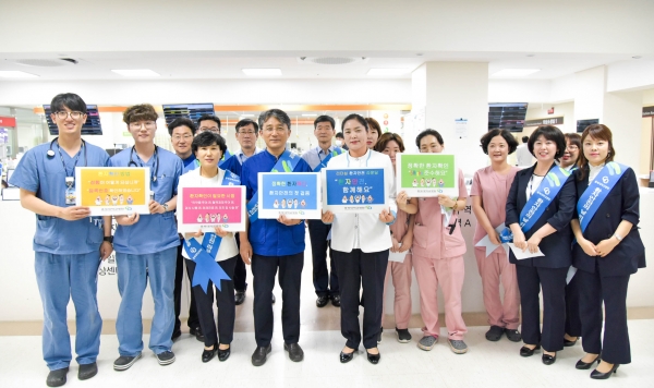 충북대학교병원은 29일 병원 내에서 환자안전사고 예방을 위한 '환자안전의 날' 행사를 개최했다. /충북대병원 제공