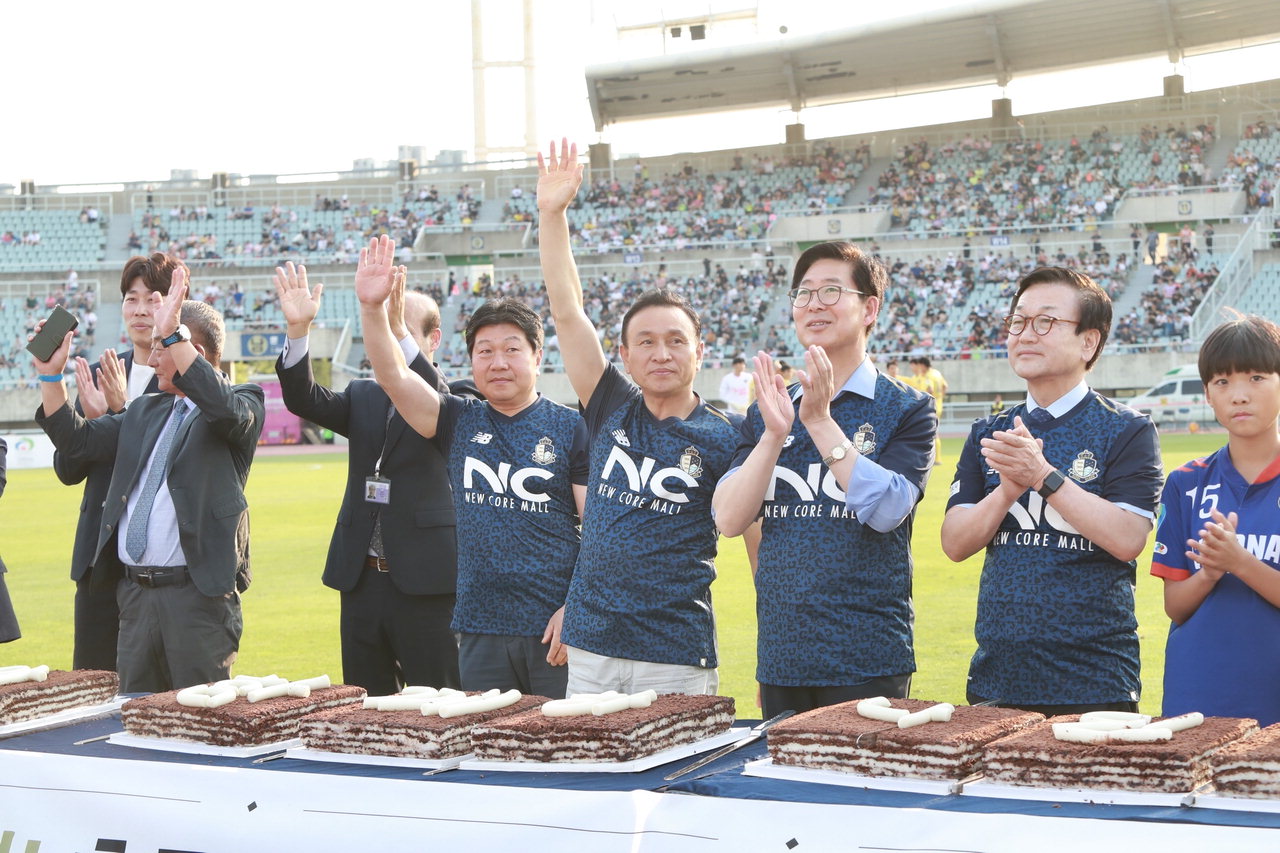 서울 이랜드 FC가 지난 2일 오후 5시 천안종합운동장에서 아산 무궁화축구단과의 홈 경기를 개최했다. /천안시 제공
