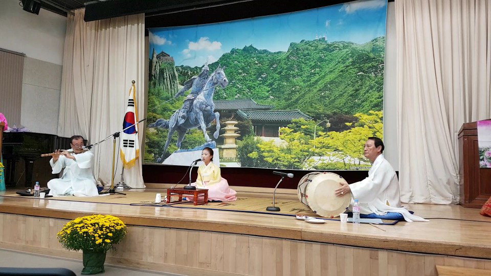 유도현 학생이 전국 시조경창대회에서 경연을 펼치고 있다.