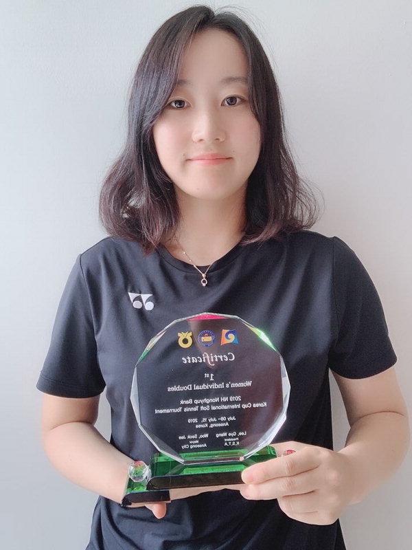 2019 코리아컵 국제 소프트테니스대회에서 여자 일반부 개인복식 우승을 차지한 고은지 선수.