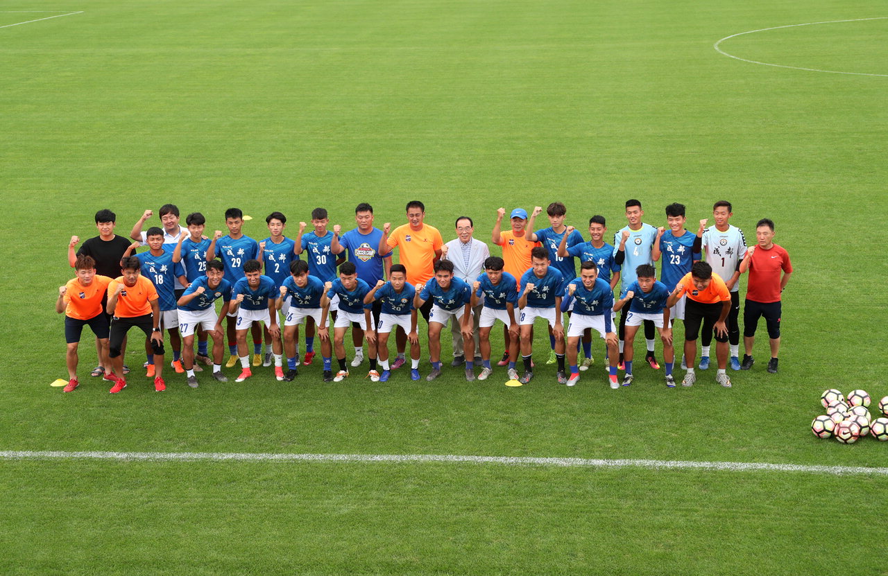 지난 18일부터 보은을 찾아 전지훈련에 돌입한 중국 청두 U-18세 축구대표팀. / 보은군 제공