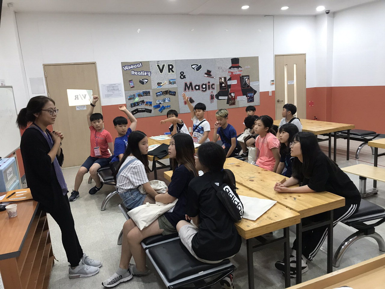 영동군 초중학생들이 인천 영어마을에서 영어습득을 하고 있다. / 영동군 제공