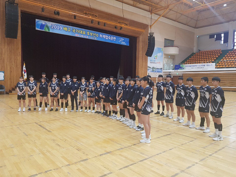 대한민국 배구 국가대표 후보들이 지난달 25일부터 제천체육관에서 하계 합숙훈련을 갖고 있다./제천시배구협회  제공