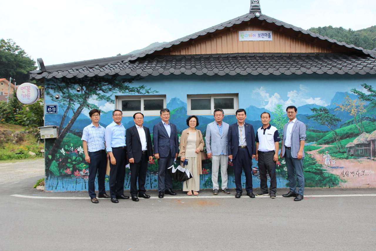 충북농협은 21일 진천군 보련마을 체험관에서 '2019년 제1회 충북명예이장협의회'를 열었다. /충북농협 제공