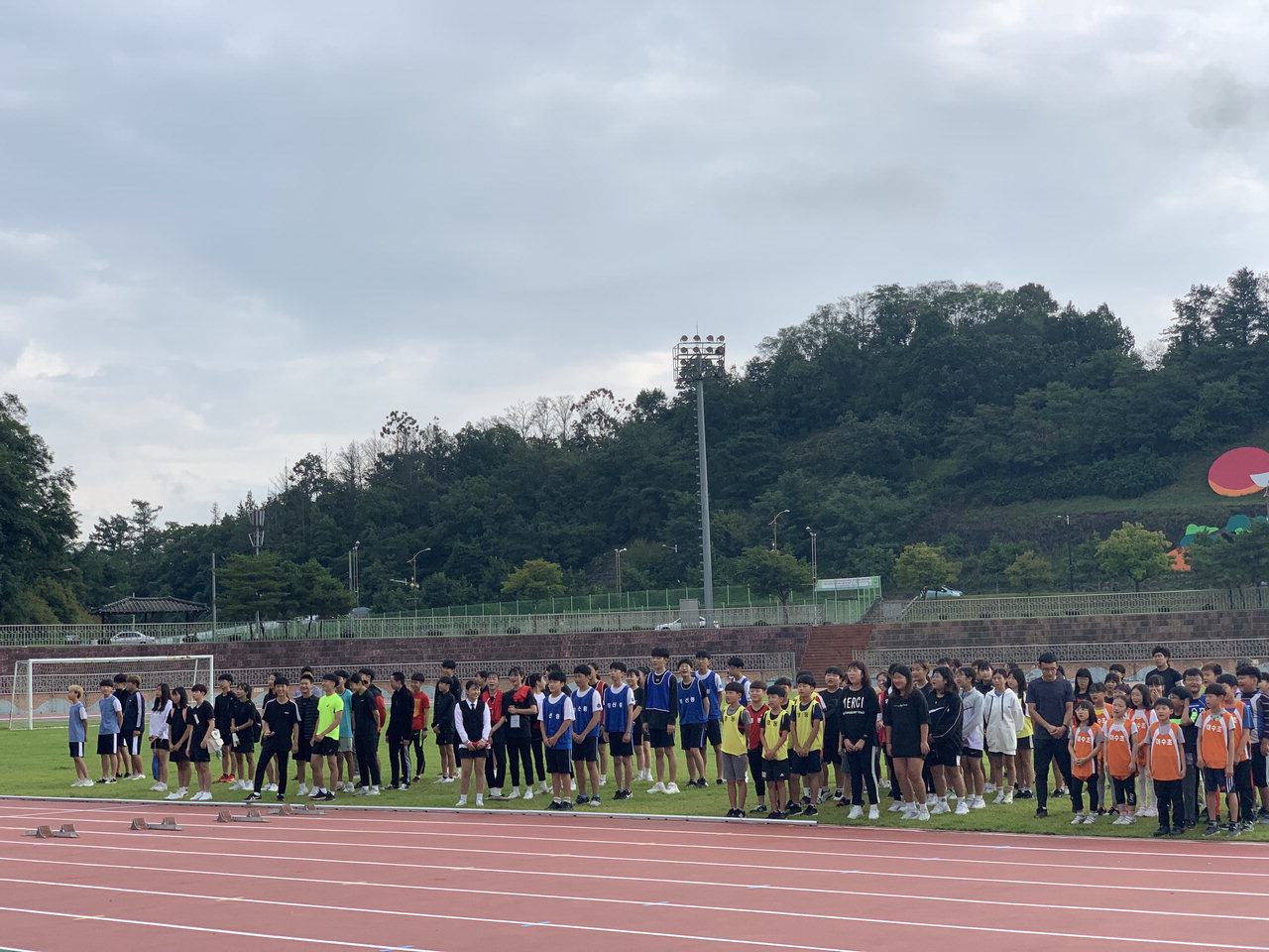 추계 영동군 초중학교 육상경기대회가 5일 영동군민운동장에서 선수 220여명과 40여명의 관계자가 참석한 가운데 개최했다. / 영동교육지원청 제공