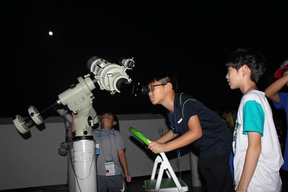 지난해 한가위보름달 무료관측행사 모습. /천안시 제공
