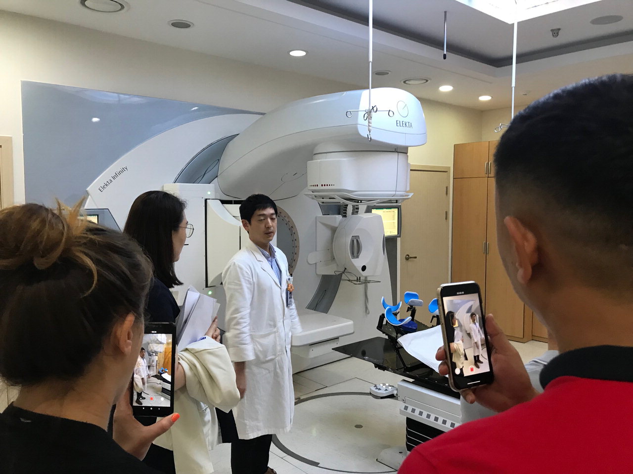 카자흐스탄 의료관광객은 인천 나누리병원을 방문해 선진 의료기술을 체험했다. /나누리병원 제공