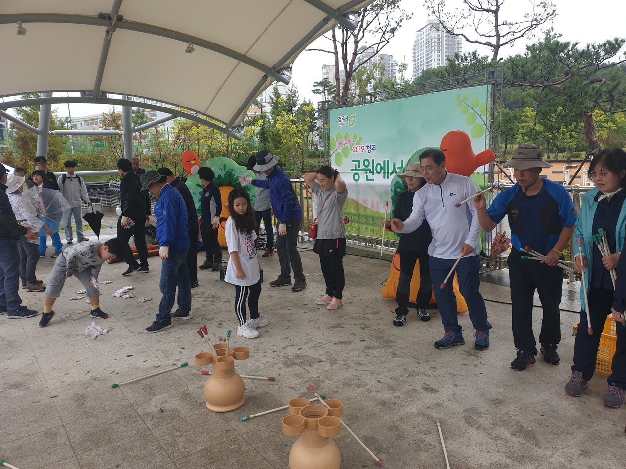 청주시가 지난 21일 청원구 율봉근린공원에서 열린 '6회 차 공원에서 놀자'를 실시했다.