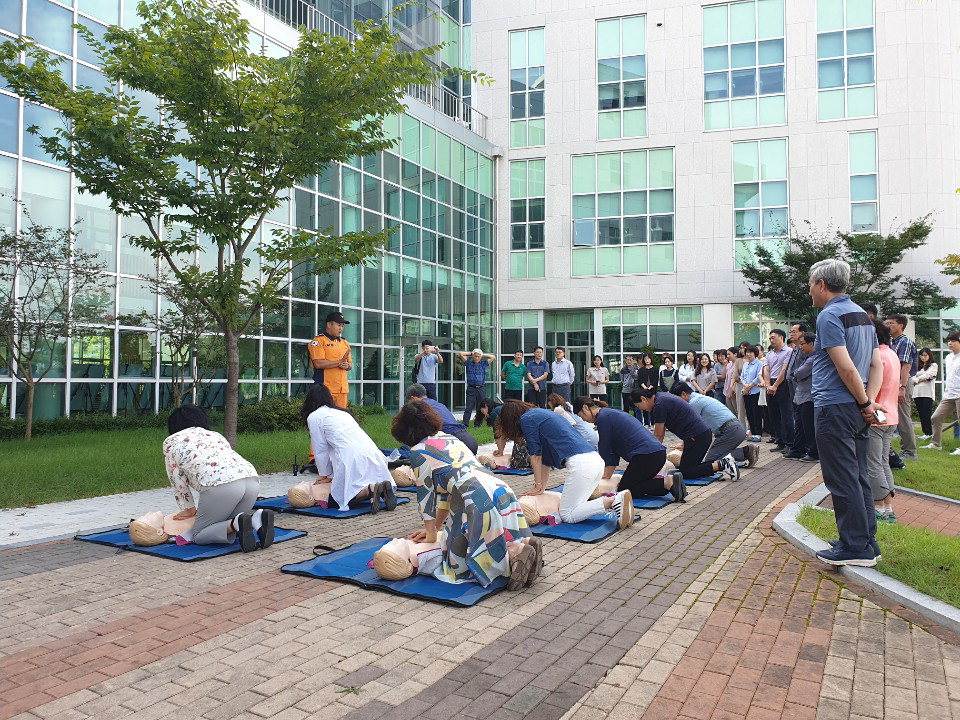 홍성소방서는 지난 19일 홍성군 내포신도시 충청남도보건환경연구원에서 긴급구조통제단 불시 가동훈련을 실시했다.