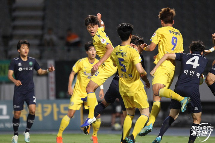 아산무궁화프로축구단이 23일 아산 이순신종합운동장에서 하나원큐 K리그2 2019 29라운드 전남드래곤즈전에서 9월의 첫 승리를 다시 한 번 노릴 예정이다.
