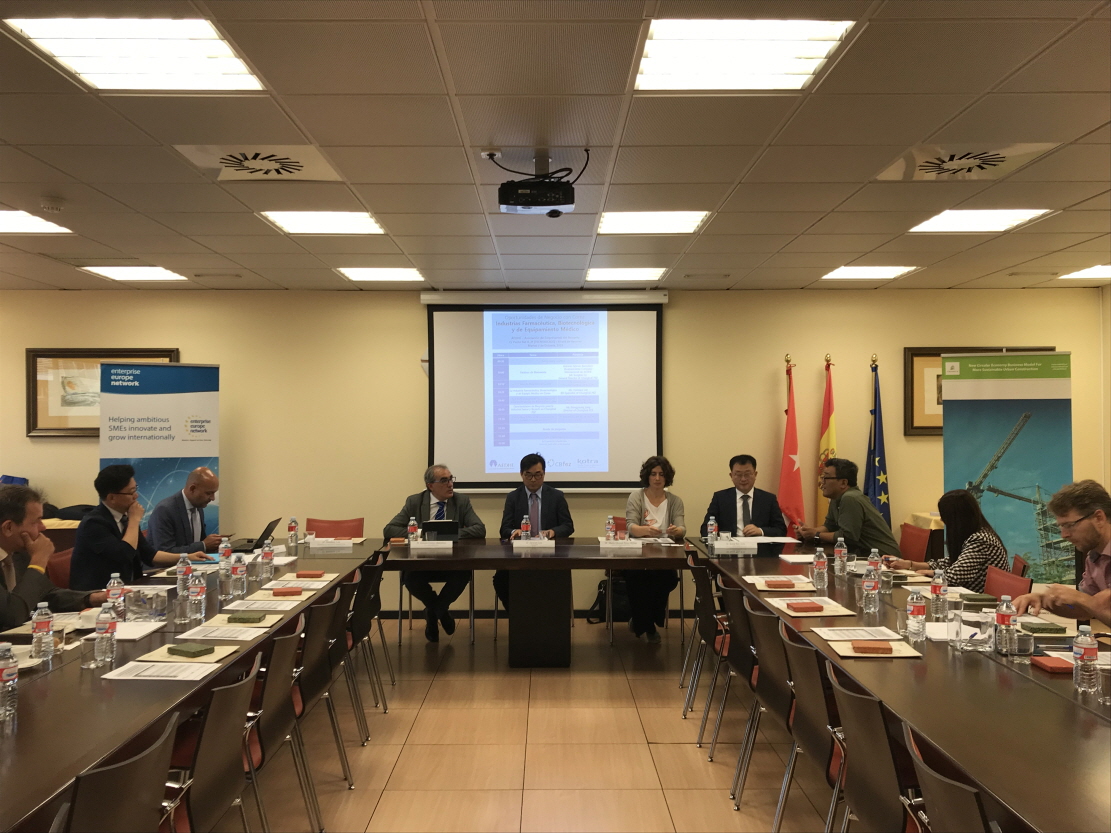충북경제자유구역청은 2일 스페인 알칼라 데 에나레스 시청에서 투자유치설명회를 개최했다. / 충북경제자유구역청 제공