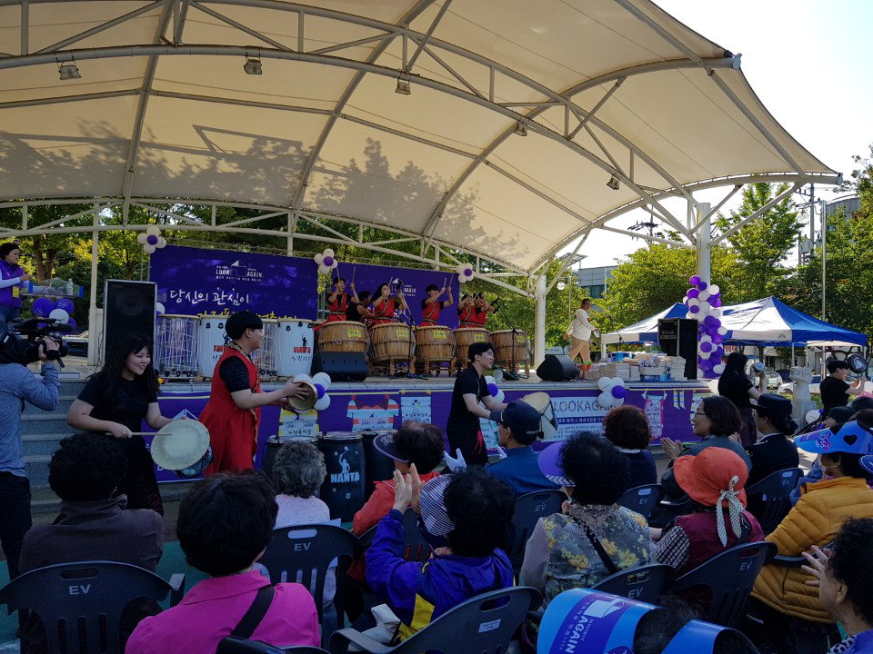 여성긴급전화1366충북센터는 지난 8일 청주시 상당구에 자리한 망골공원에서 '제 6회 보라데이' 캠페인을 실시했다. 이날 가정폭력 및 아동학대 예방캠페인을 지역주민과 함께 개최했다.