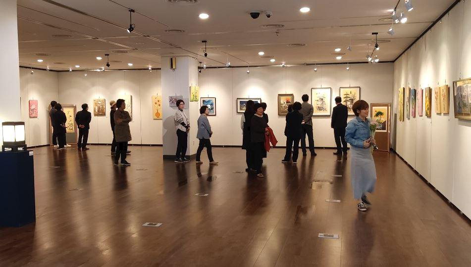 한국교원대학교 교육박물관은 지역 예술가들과의 문화교류 일환으로 강내 민화반의 정기 전시회 '아름다운 민화 속으로'를 교육박물관 기획전시실에서 11월 9일까지 연다. / 교원대학교 제공
