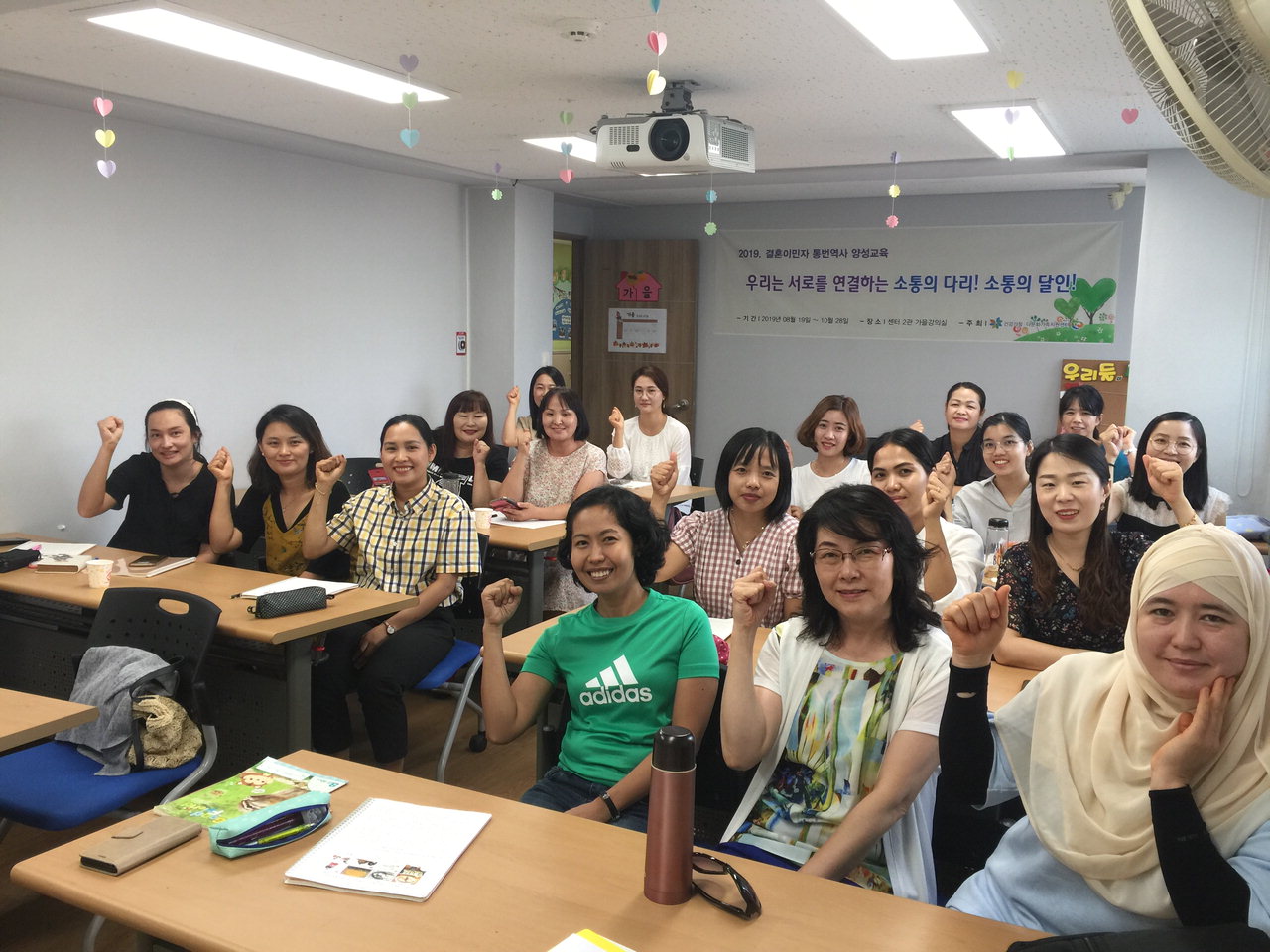 청주시 건강가정·다문화가족지원센터(센터장 박미영)는 4일 통·번역사 양성교육 수료식을 가졌다.