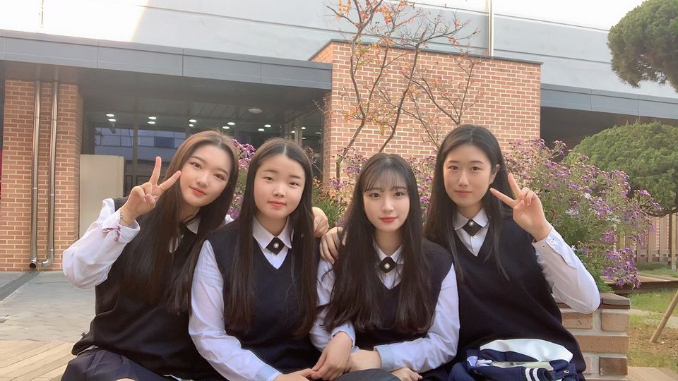 2019 국가직 공무원 시험에 합격한 천안여상 학생들. / 천안여자상업고등학교 제공