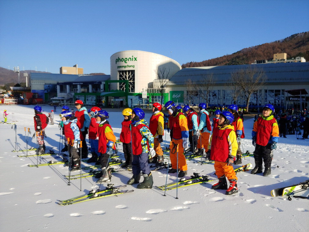 보은 수한초 학생들이 강원도 평창 휘닉스파크에서 즐거운 스키캠프을 가졌다. / 보은교육청 제공