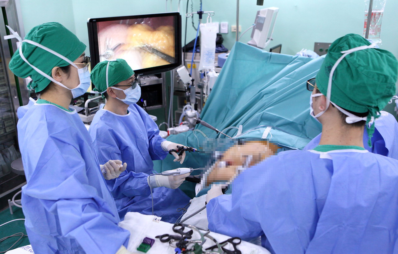 단국대병원에서 3D복강경을 이용한 비만대사수술이 이뤄지고 있다. / 단국대병원 제공