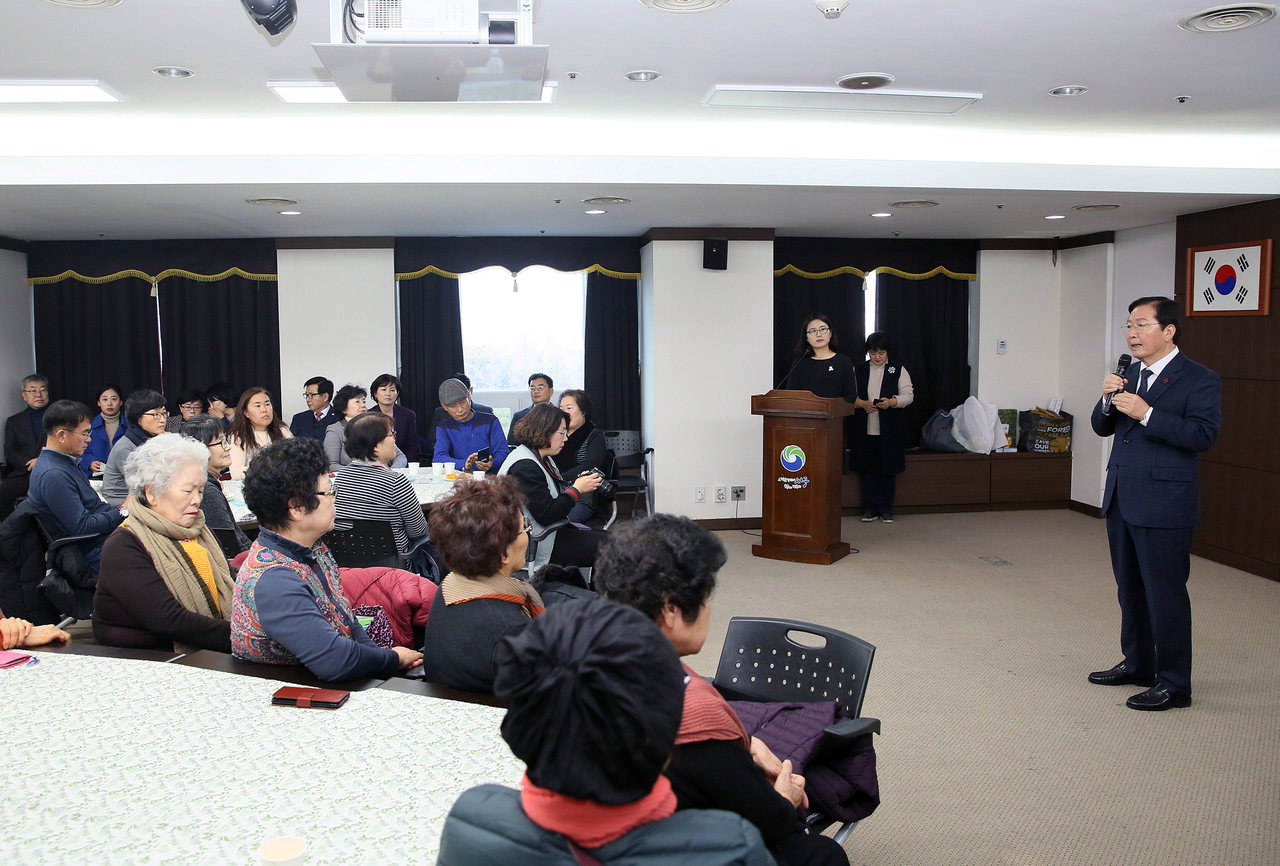 대전 서구는 지난 18일 구청에서 '2019 대전 서구 마을공동체 성과공유회'를 개최했다.