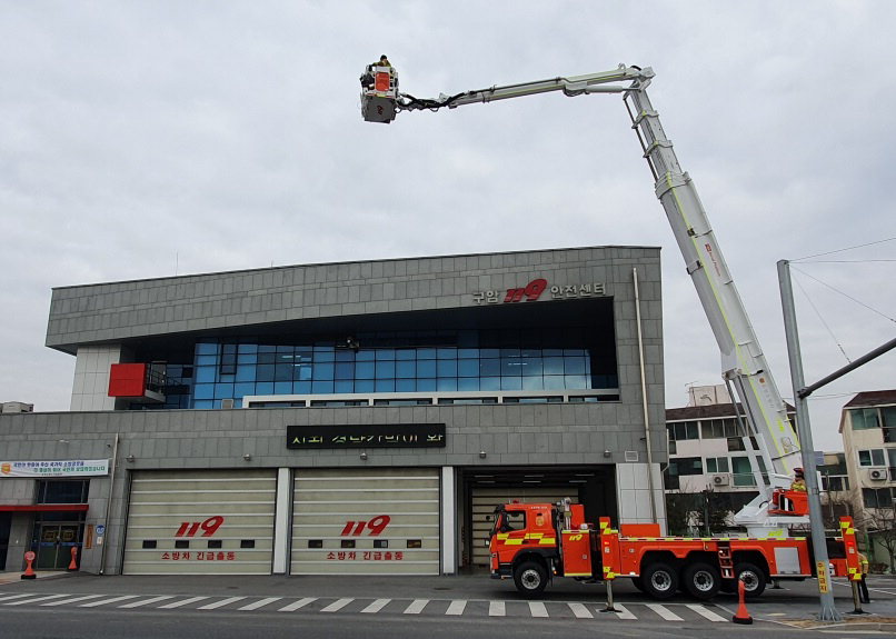 대전시 소방본부는 초고층 화재에 대비해 내년부터 국내 최대 높이인 70m 굴절고가차를 도입, 운영한다.