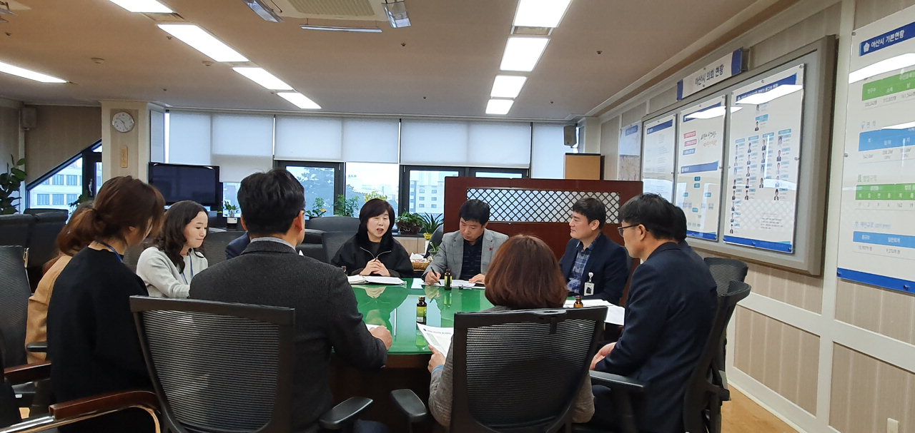김영애의장 주재로 최재영 의회운영위원장과 사무국장 및 전문위원, 팀장 등이 참석한 가운데 2020년 첫 주간업무회의를 개최했다.