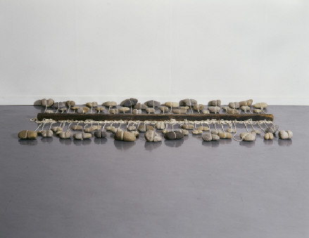 과천관에 전시될 이승택 작, 고드레 돌 , 1956-1960, 돌, 노끈, 285X150x10cm, 국립현대미술관 소장