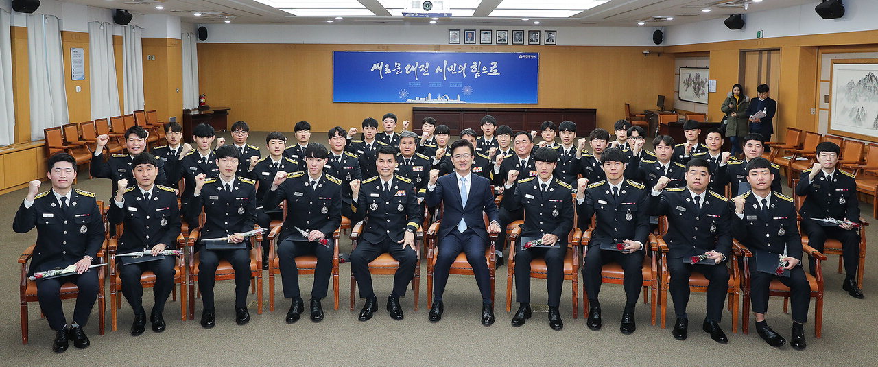 대전시는 3일 5층 대회의실에서 신규 소방공무원 31명에 대한 공용식을 개최했다.  / 대전시 제공