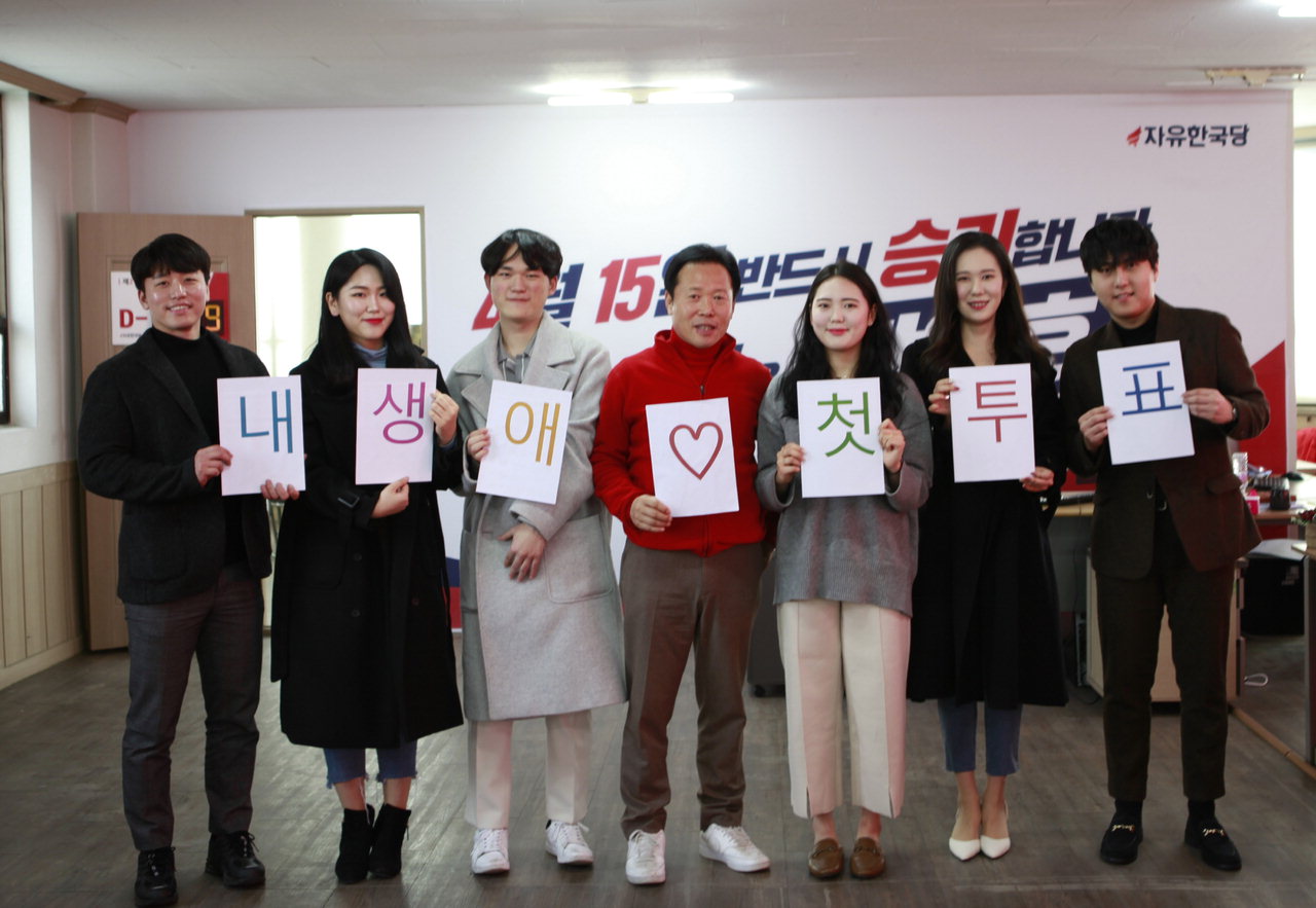 자유한국당 황영호 청주 청원구 예비후보는 6일 대학생 새내기 및 사회초년생들과 정책간담회를 가졌다.