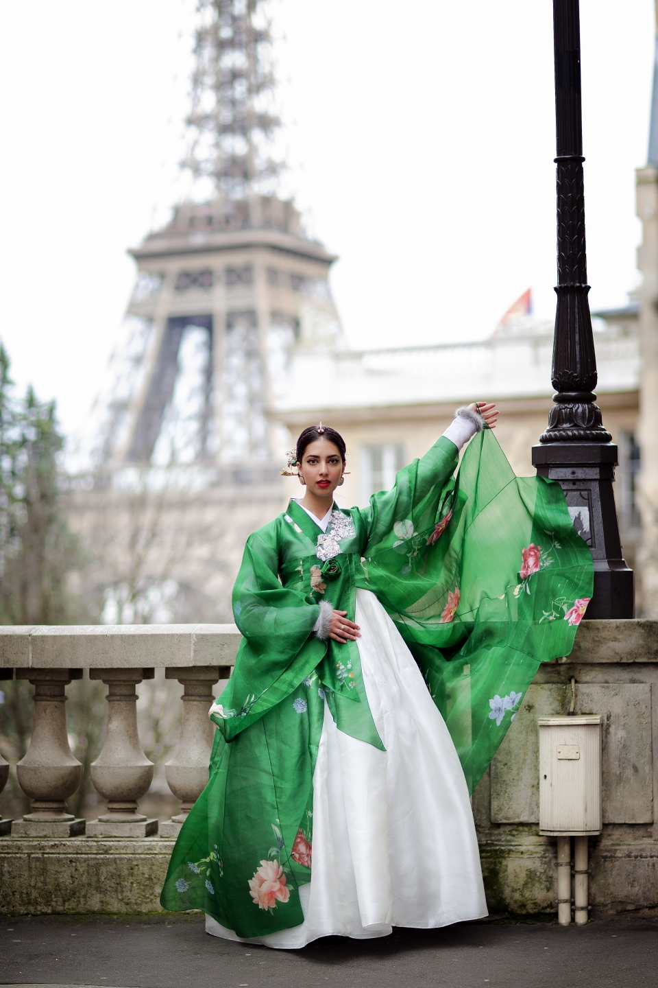 2020 프랑스-한국 모델 선발대회 선 Khawlah Alsuhaibani 카울라 알수하이바니 가 화보촬영을 하고있다. / 대한민국 한복모델 선발대회 조직위원회