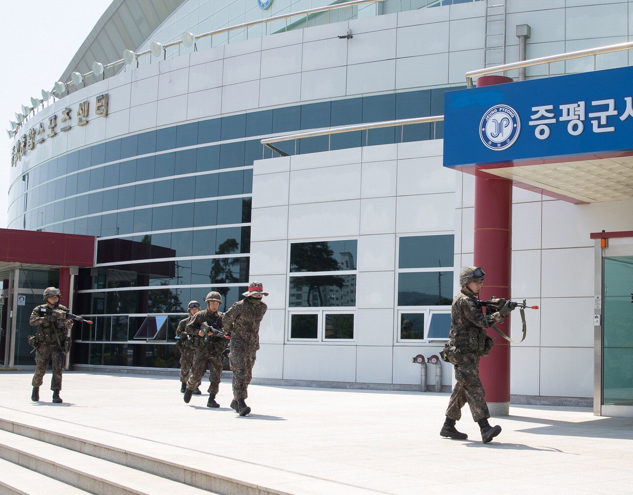 증평군이 충북도내에서 지난해 처음 시행해 주목받고 있는 '군 복무 청년 상해보험'을 확대 운영한다. / 증평군 제공