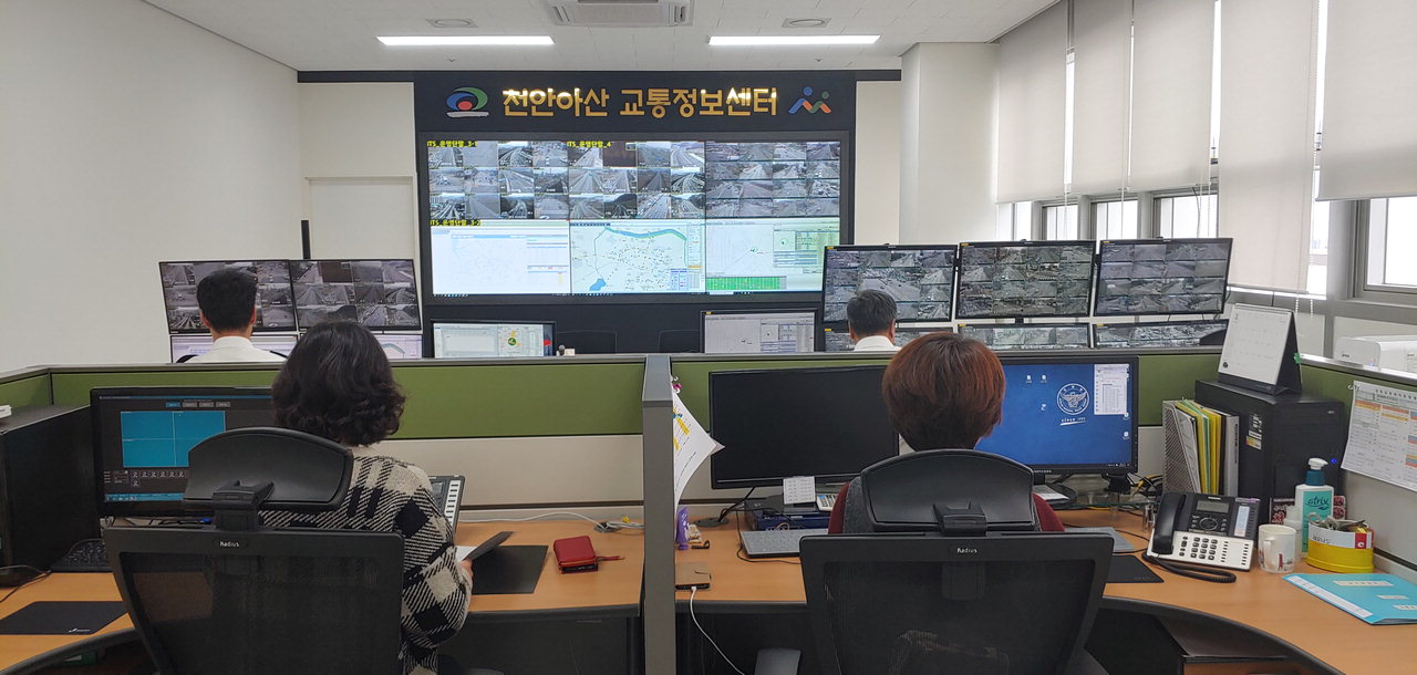 천안아산교통정보센터는 실시간 교통 실시간 교통CCTV 모니터링을 진행한다. / 아산시 제공